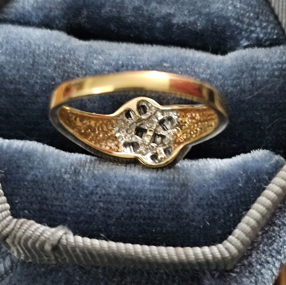 10k Diamond Yellow Gold Ring - Picture 9 of 14
